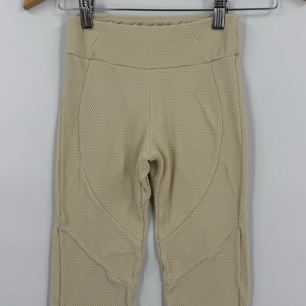 Devon Windsor Textured Athletic Leggings in Canvas | Size XS - Picture 5 of 9